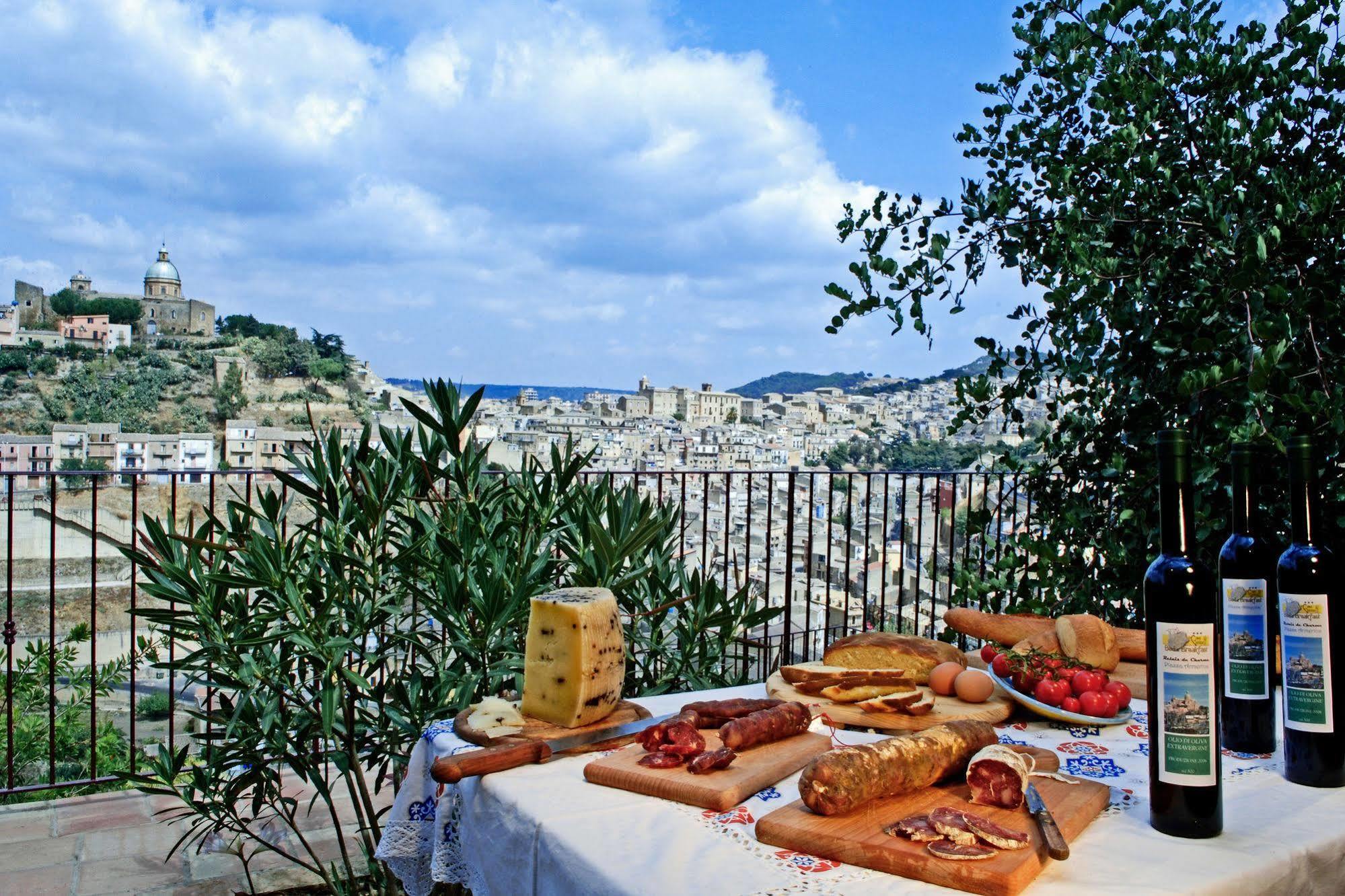 La Casa Sulla Collina D'Oro Acomodação com café da manhã Piazza Armerina Exterior foto